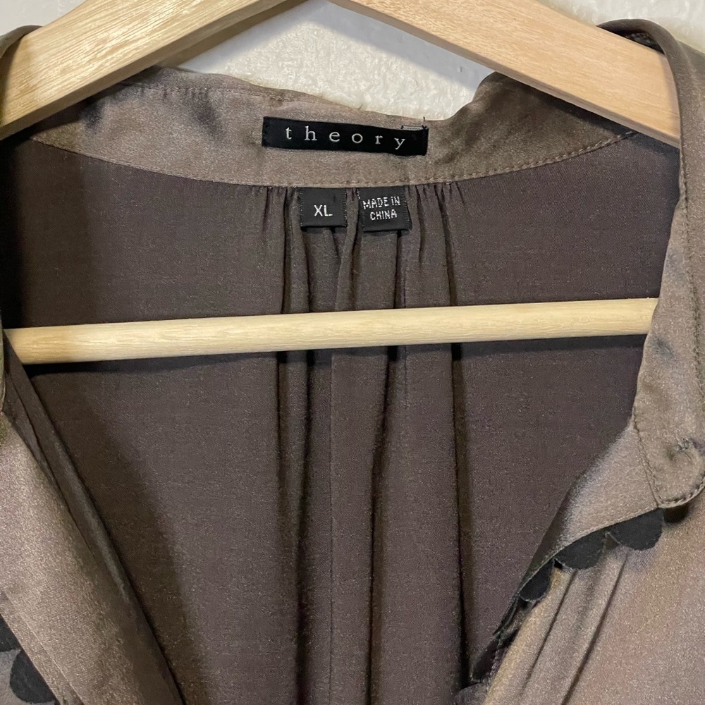 ✨SOLD-Theory Silk Blend Scalloped Button Down Blouse - Picture 5 of 10